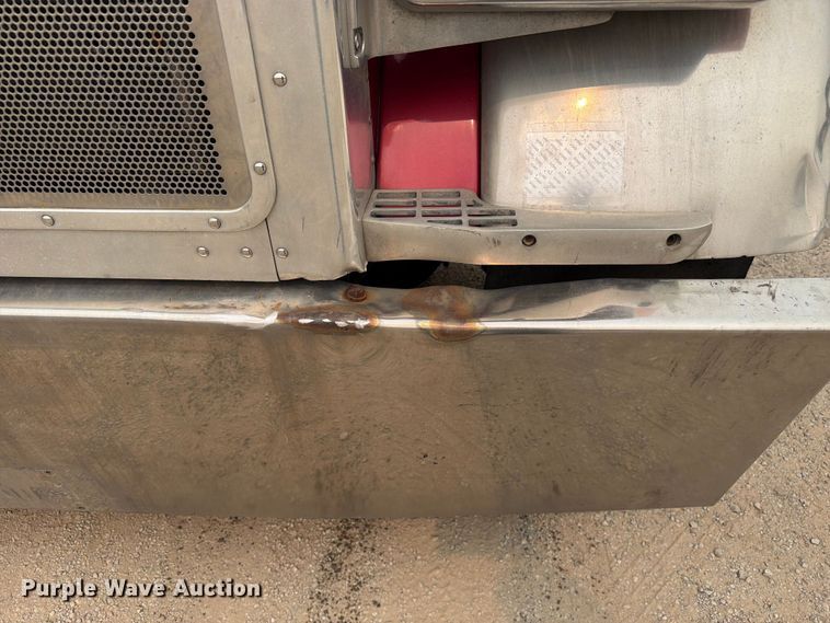 image for item FC3253 2003 Peterbilt 379 semi truck