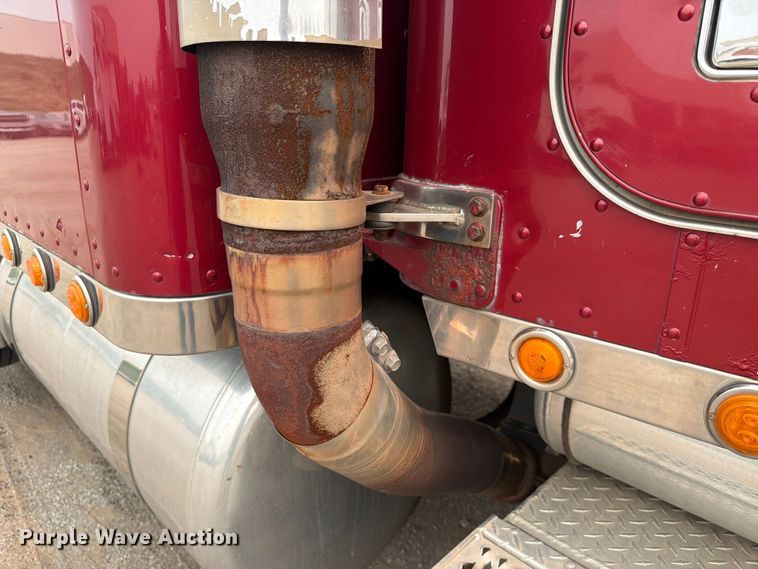 image for item FC3253 2003 Peterbilt 379 semi truck