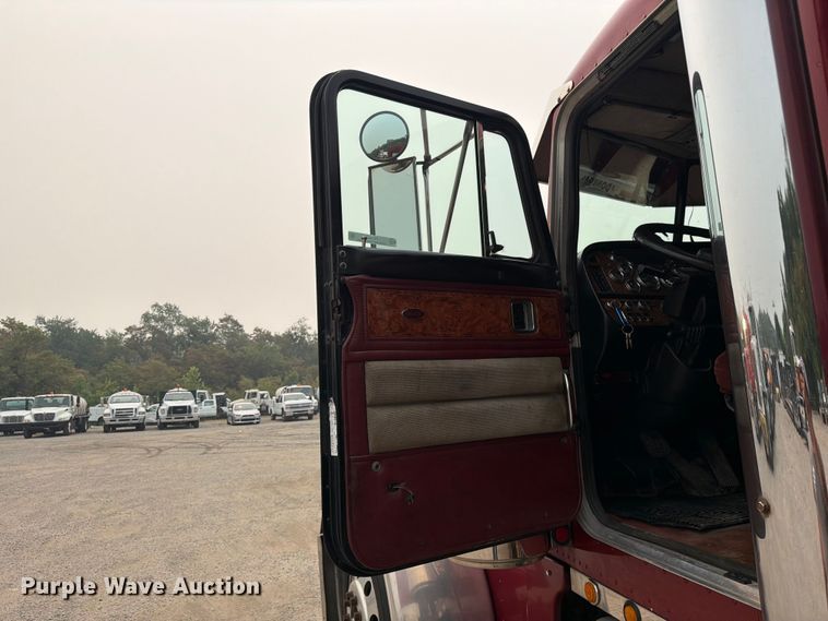 image for item FC3253 2003 Peterbilt 379 semi truck