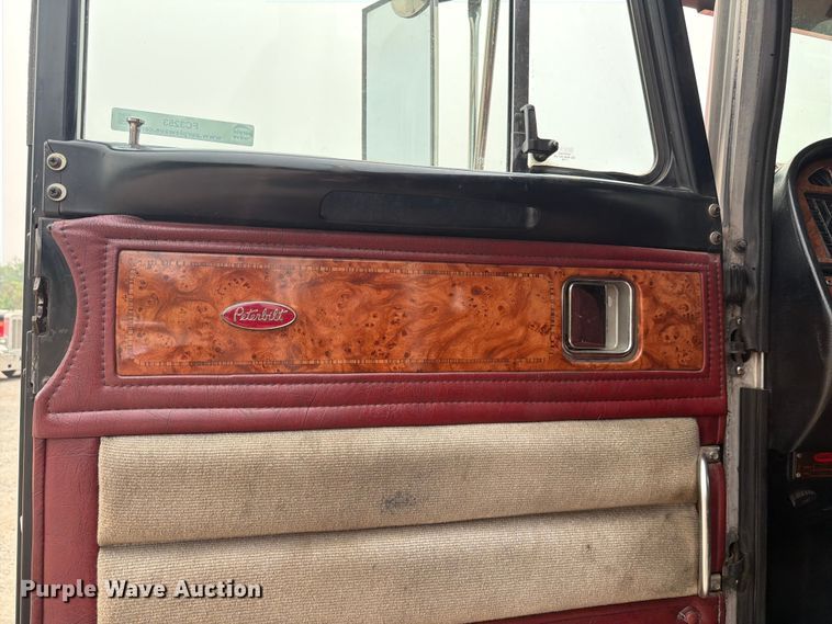 image for item FC3253 2003 Peterbilt 379 semi truck