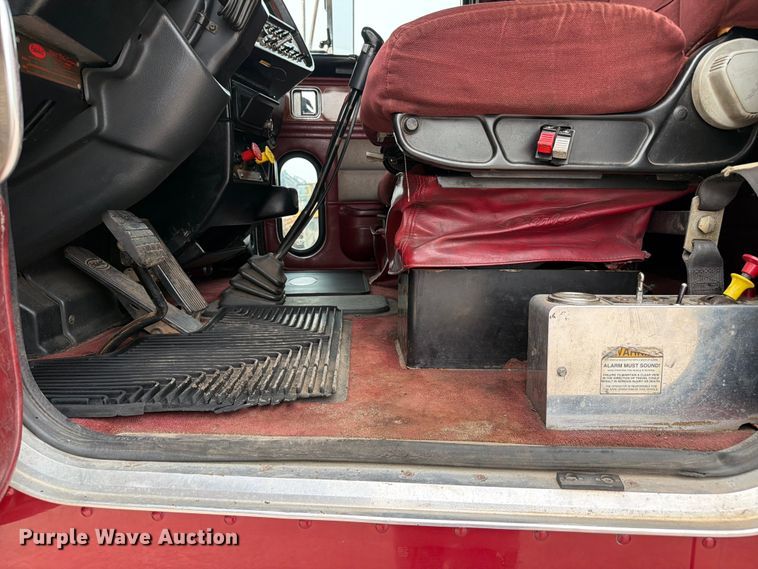 image for item FC3253 2003 Peterbilt 379 semi truck