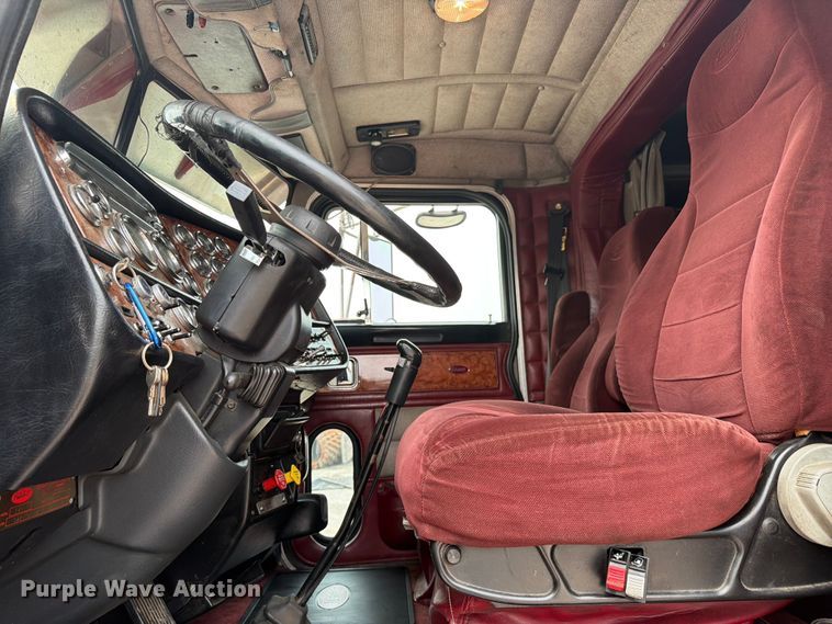 image for item FC3253 2003 Peterbilt 379 semi truck