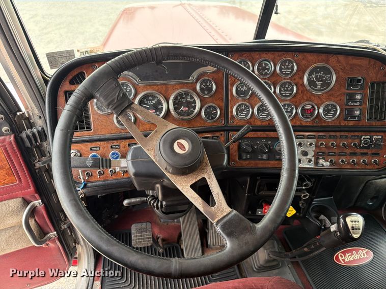 image for item FC3253 2003 Peterbilt 379 semi truck