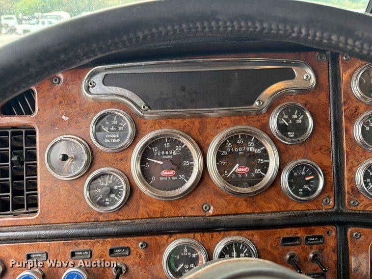 image for item FC3253 2003 Peterbilt 379 semi truck