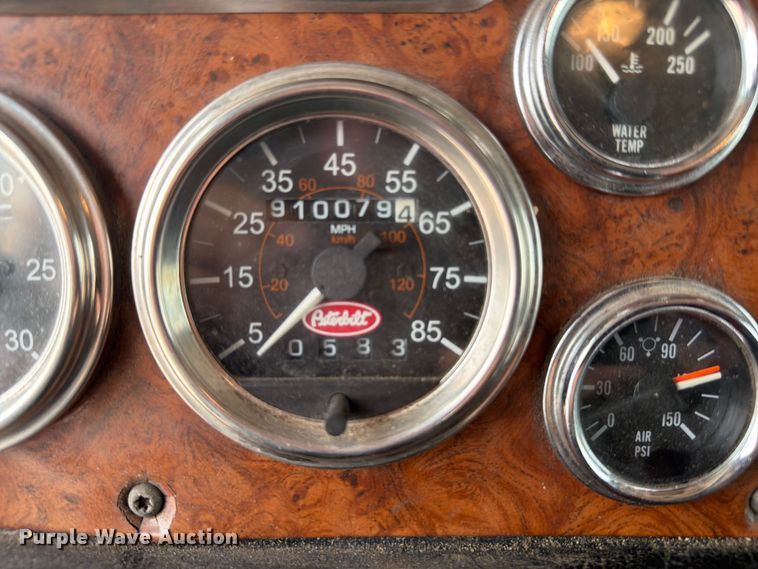 image for item FC3253 2003 Peterbilt 379 semi truck