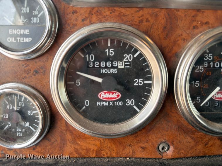 image for item FC3253 2003 Peterbilt 379 semi truck