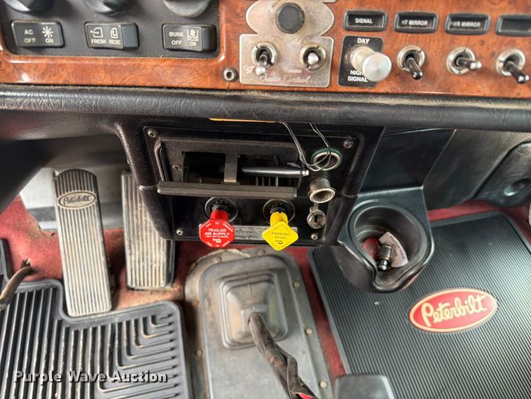 image for item FC3253 2003 Peterbilt 379 semi truck