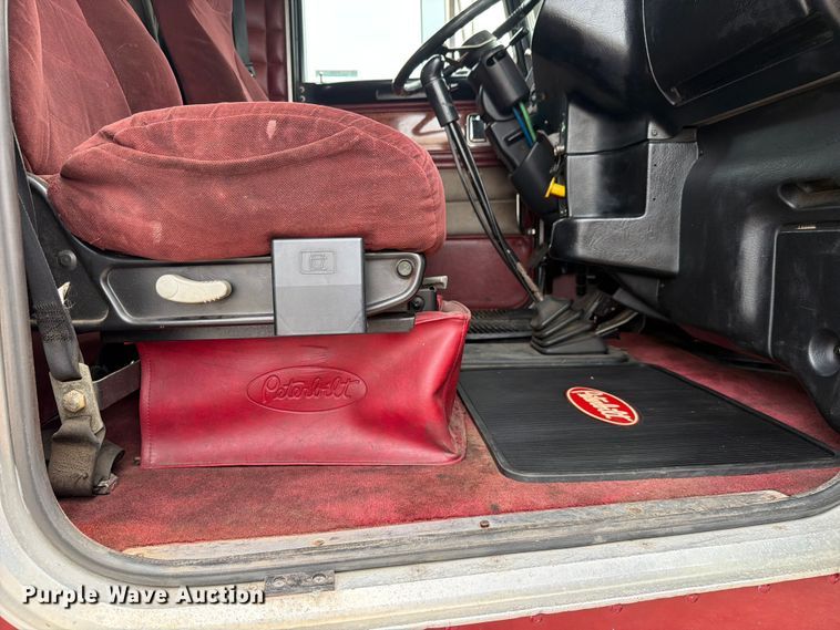 image for item FC3253 2003 Peterbilt 379 semi truck