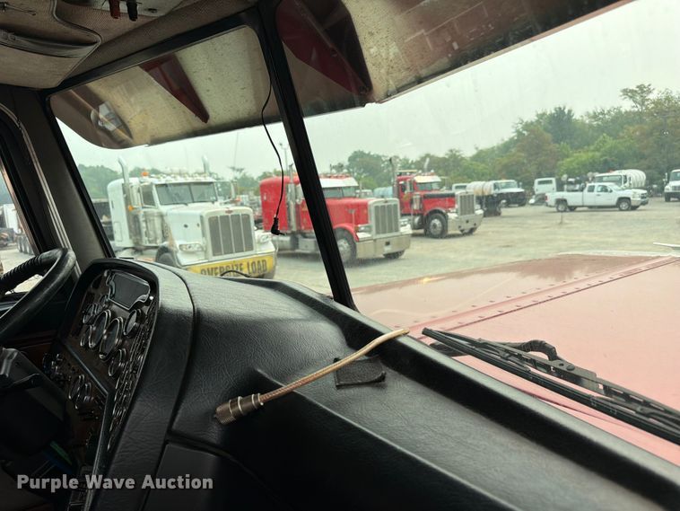 image for item FC3253 2003 Peterbilt 379 semi truck