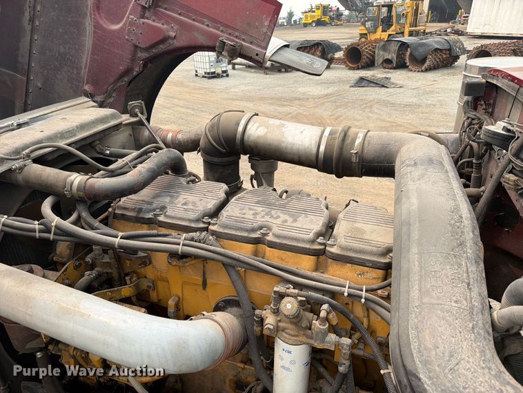 image for item FC3253 2003 Peterbilt 379 semi truck