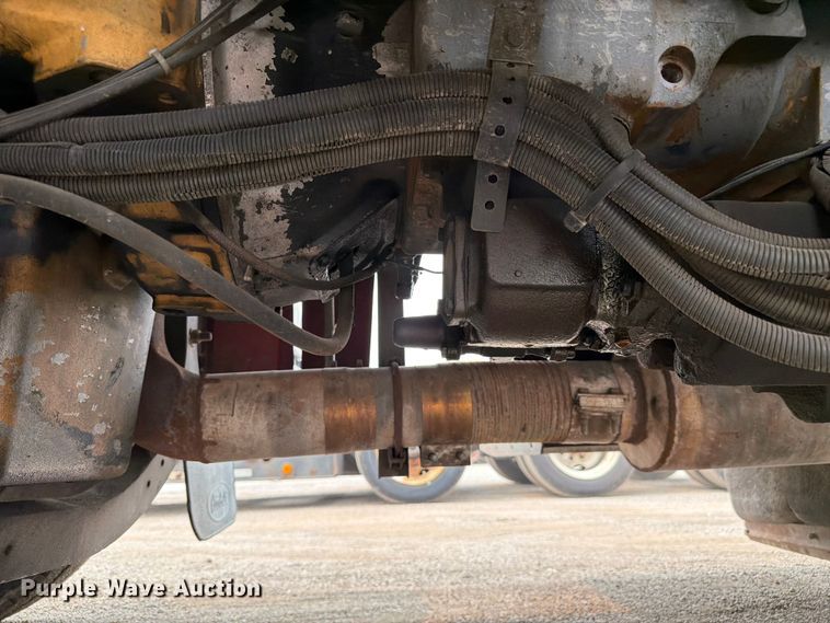 image for item FC3253 2003 Peterbilt 379 semi truck
