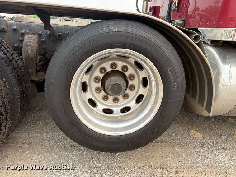 image for item FC3253 2003 Peterbilt 379 semi truck