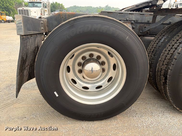 image for item FC3253 2003 Peterbilt 379 semi truck