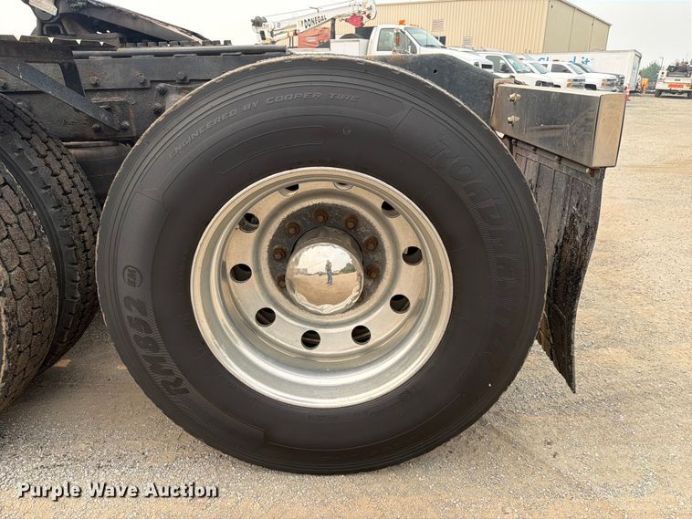 image for item FC3253 2003 Peterbilt 379 semi truck