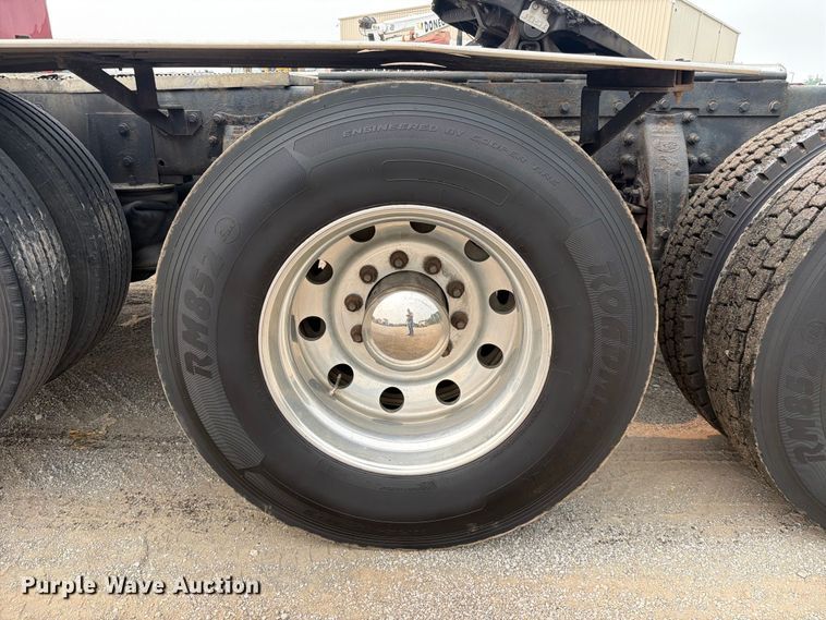 image for item FC3253 2003 Peterbilt 379 semi truck