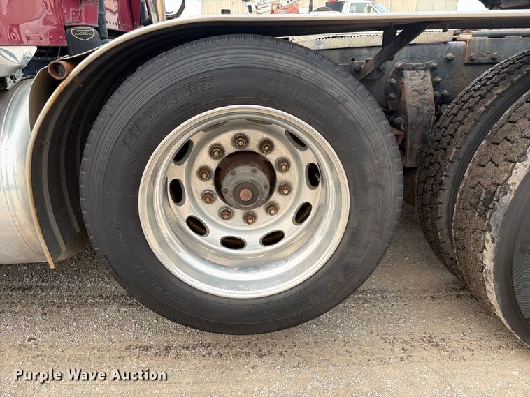 image for item FC3253 2003 Peterbilt 379 semi truck
