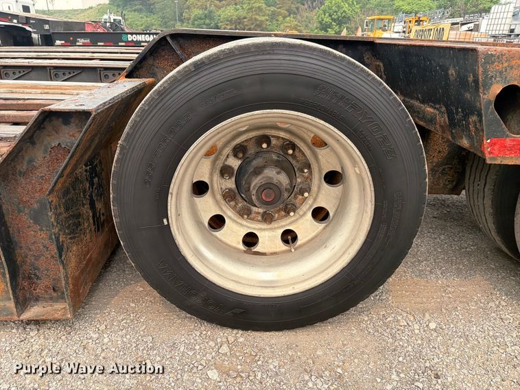 image for item FC3254 2006 X-l Specialized Trailers XL102HDC lowboy equipment trailer