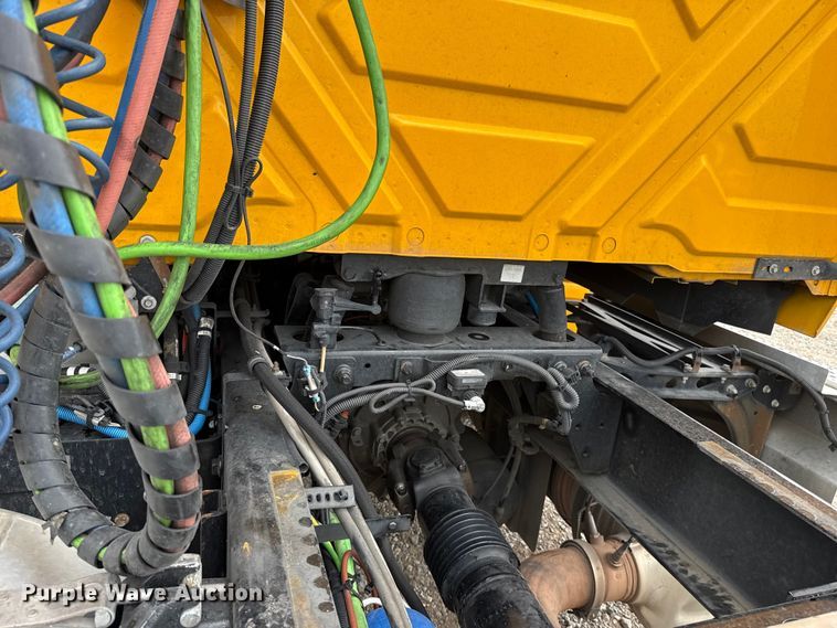 image for item FC4047 2023 International LT625 semi truck