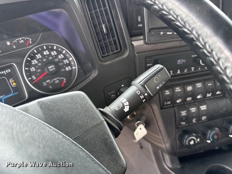 image for item FC4047 2023 International LT625 semi truck