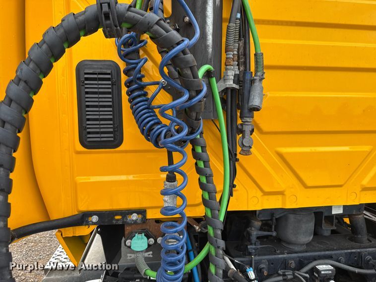 image for item FC4048 2023 International LT625 semi truck
