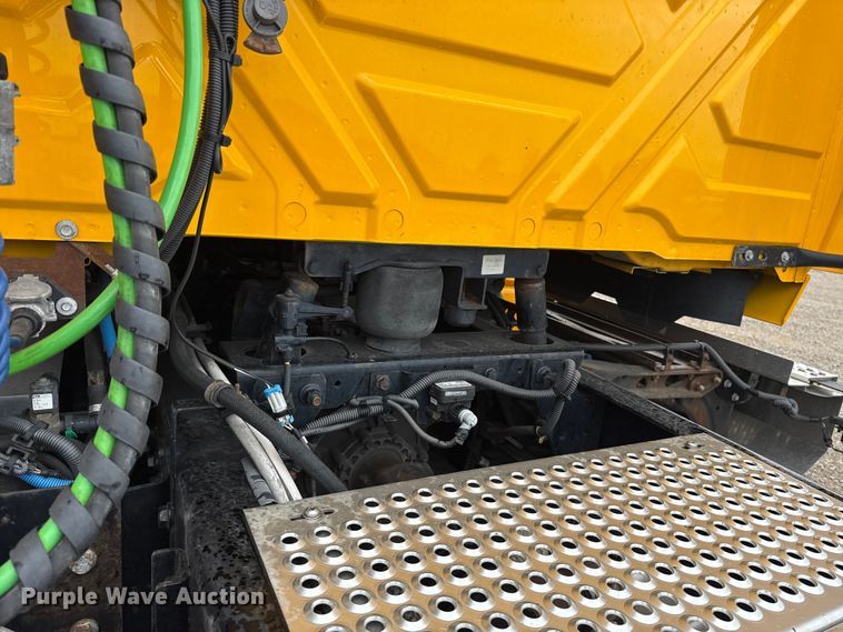 image for item FC4048 2023 International LT625 semi truck