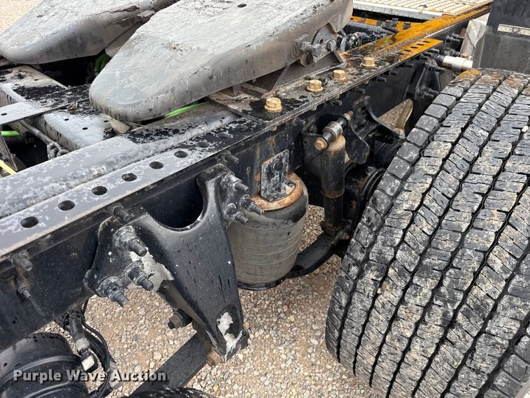 image for item FC4048 2023 International LT625 semi truck