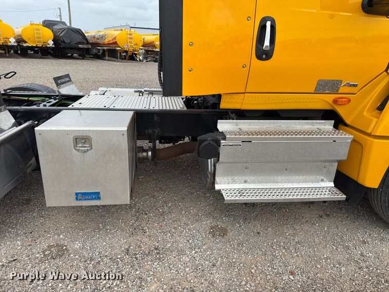 image for item FC4048 2023 International LT625 semi truck