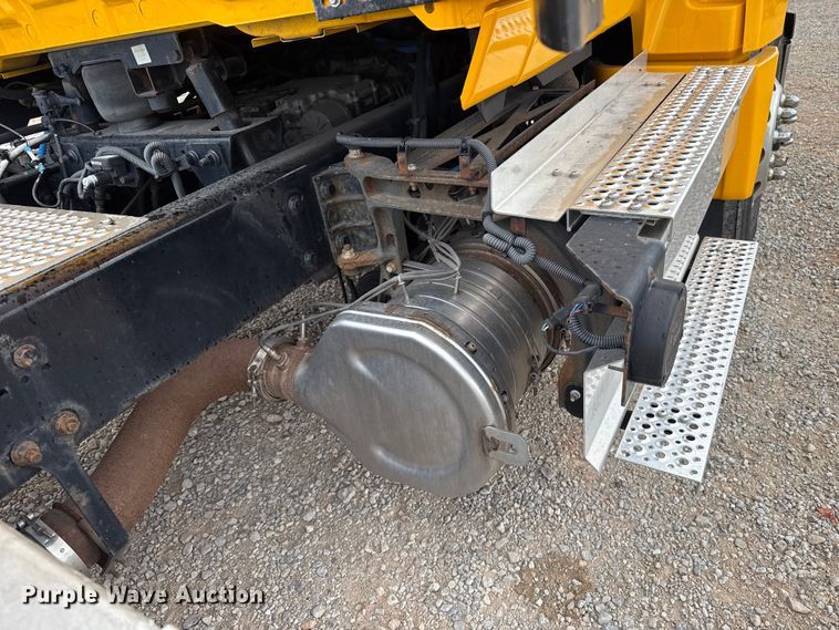 image for item FC4048 2023 International LT625 semi truck