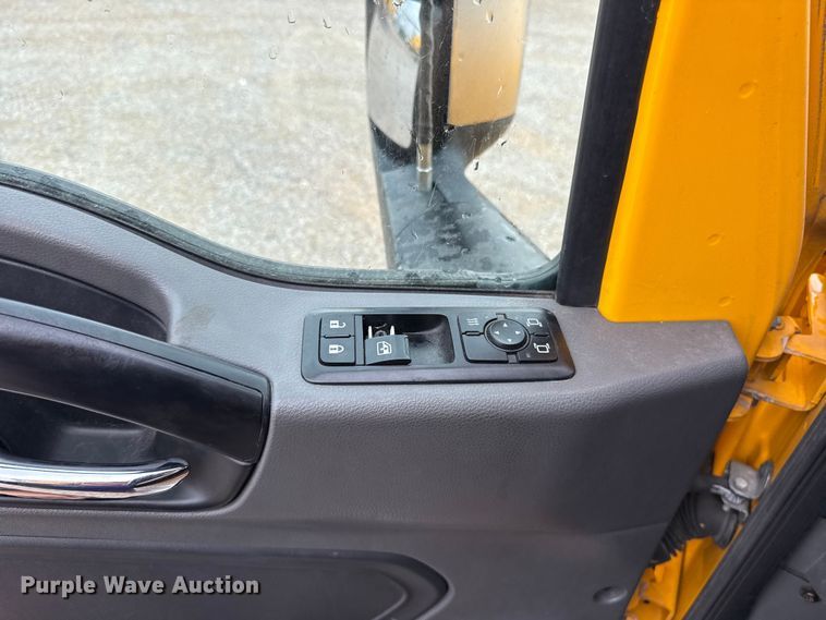 image for item FC4048 2023 International LT625 semi truck
