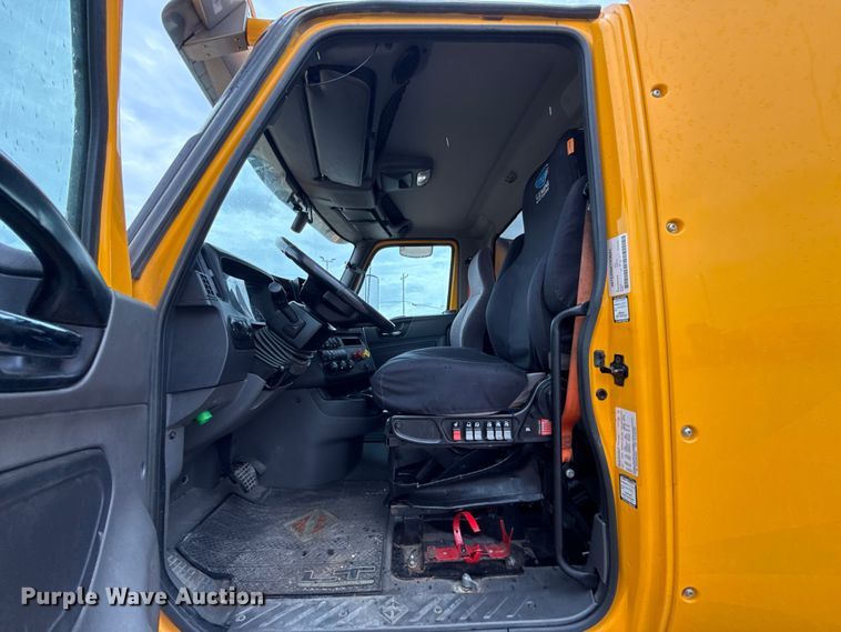 image for item FC4048 2023 International LT625 semi truck