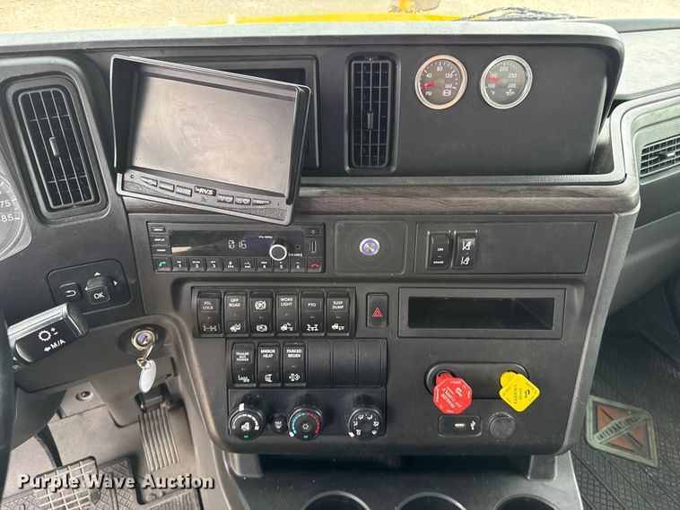 image for item FC4048 2023 International LT625 semi truck