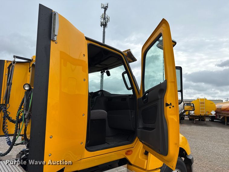 image for item FC4048 2023 International LT625 semi truck