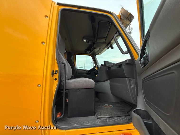 image for item FC4048 2023 International LT625 semi truck