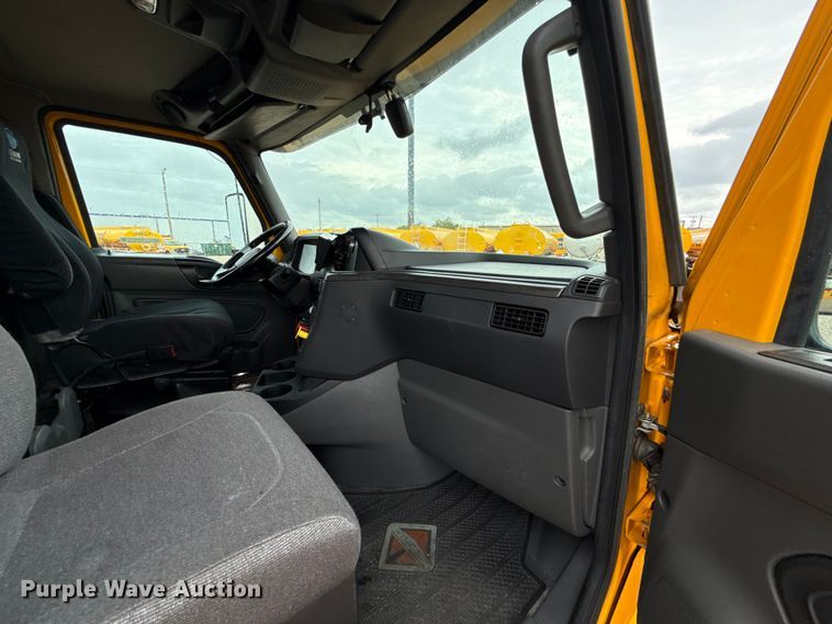 image for item FC4048 2023 International LT625 semi truck