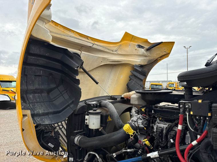 image for item FC4048 2023 International LT625 semi truck