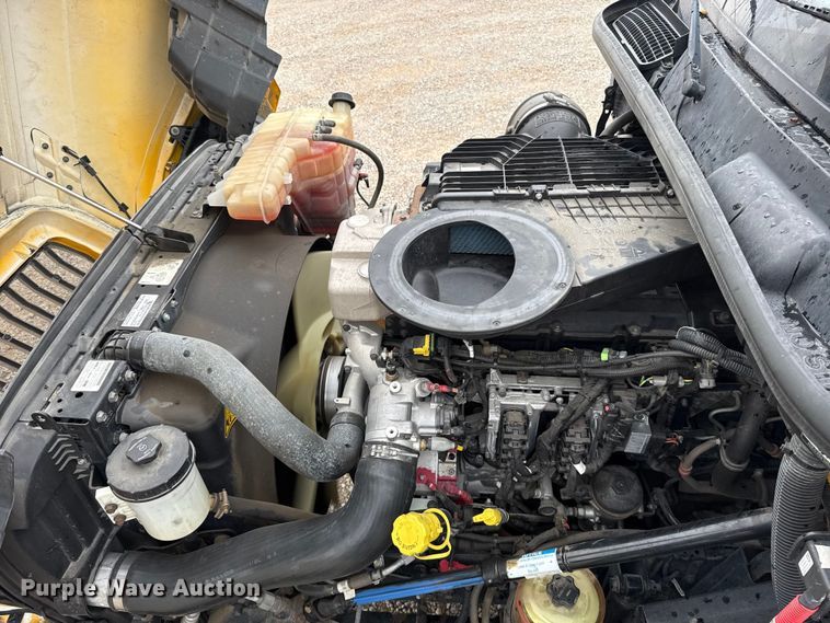 image for item FC4048 2023 International LT625 semi truck