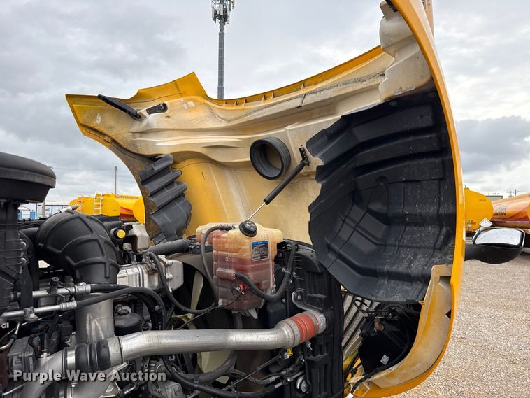 image for item FC4048 2023 International LT625 semi truck
