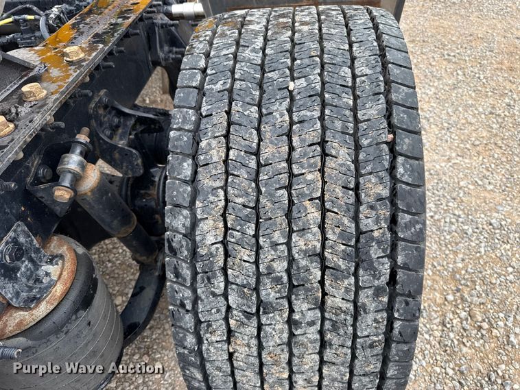 image for item FC4048 2023 International LT625 semi truck