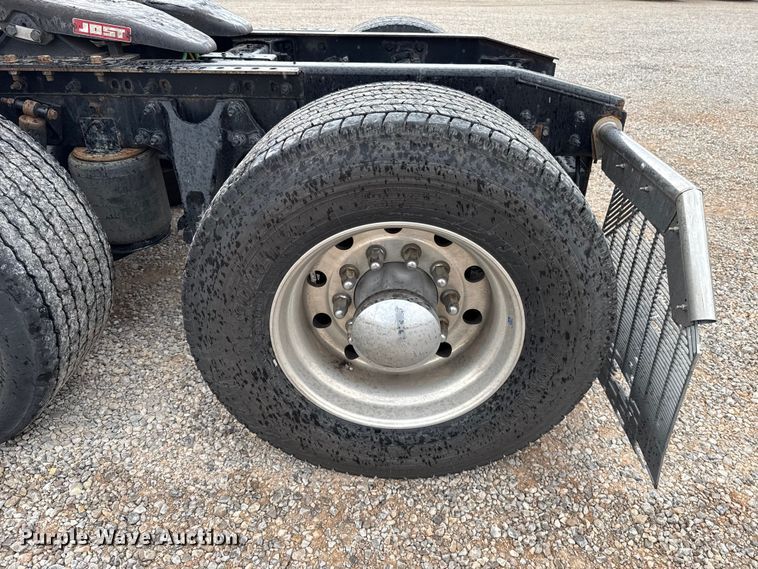 image for item FC4048 2023 International LT625 semi truck