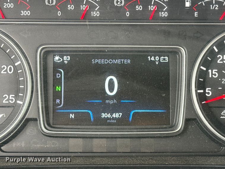 image for item FC4048 2023 International LT625 semi truck