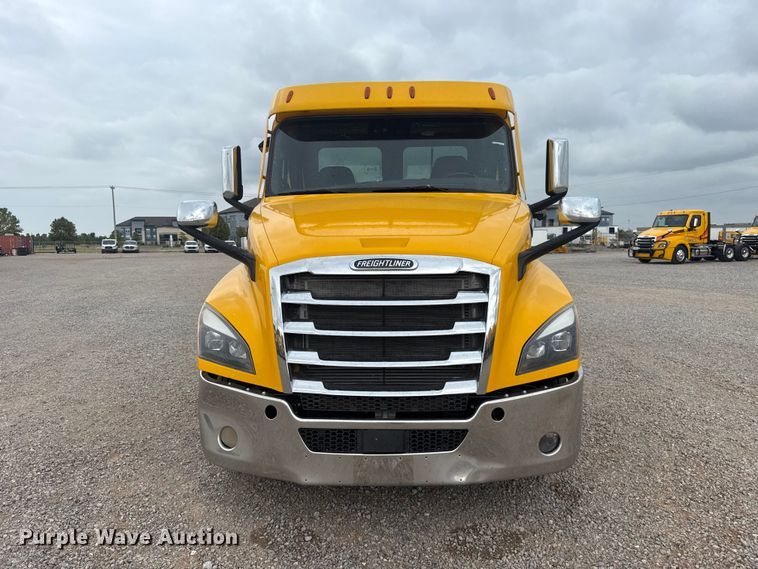 image for item FC4050 2022 Freightliner Cascadia 126 semi truck