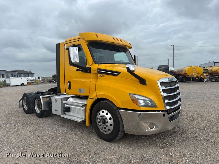 image for item FC4050 2022 Freightliner Cascadia 126 semi truck