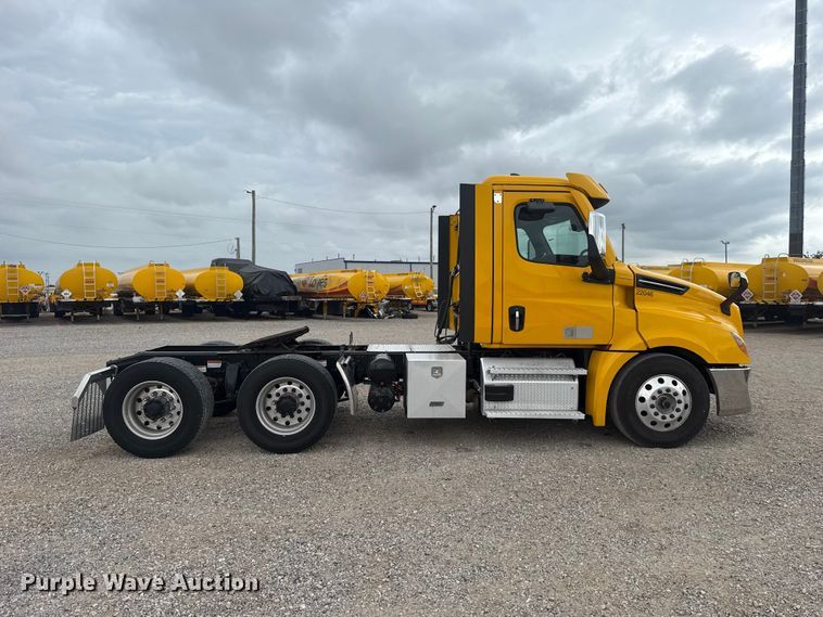 image for item FC4050 2022 Freightliner Cascadia 126 semi truck