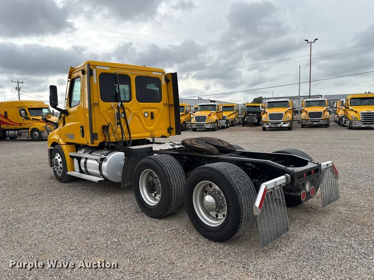 image for item FC4050 2022 Freightliner Cascadia 126 semi truck