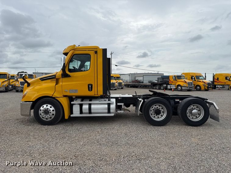 image for item FC4050 2022 Freightliner Cascadia 126 semi truck