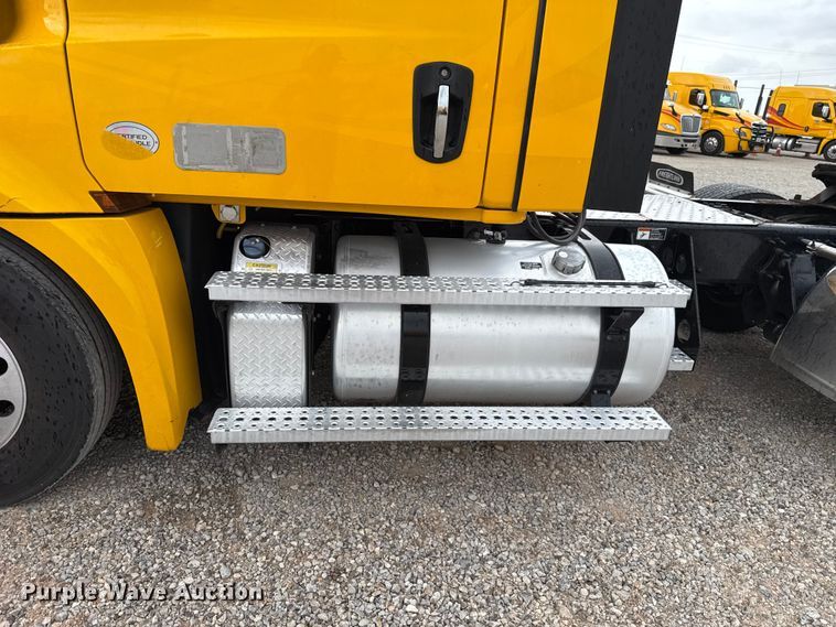 image for item FC4050 2022 Freightliner Cascadia 126 semi truck