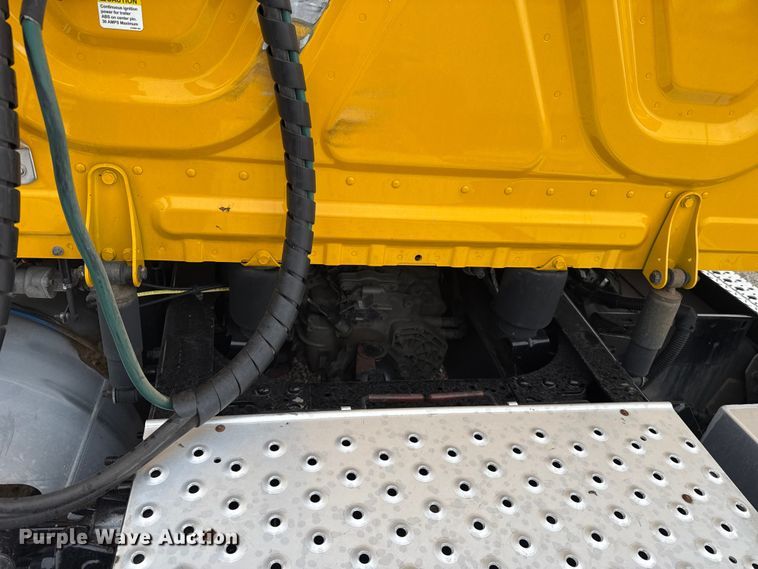 image for item FC4050 2022 Freightliner Cascadia 126 semi truck