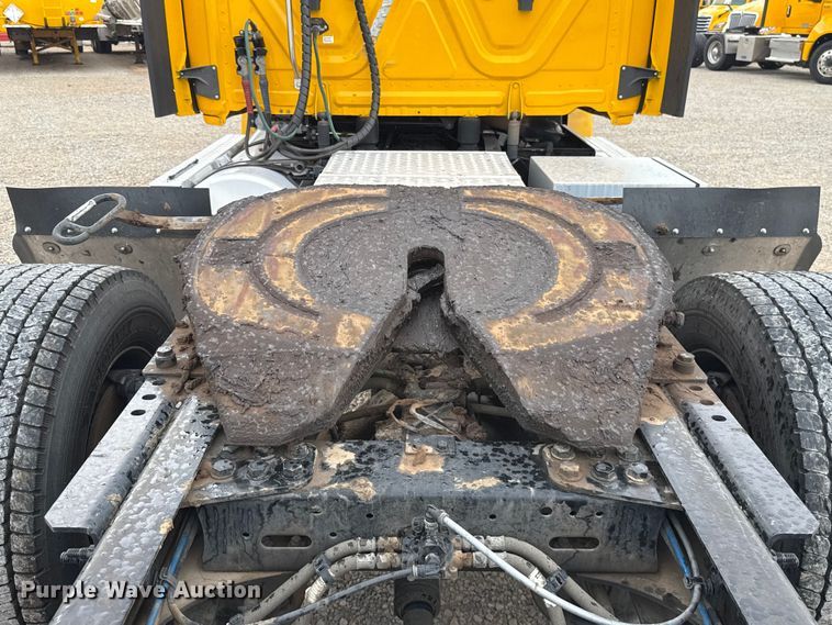 image for item FC4050 2022 Freightliner Cascadia 126 semi truck