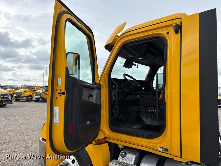 image for item FC4050 2022 Freightliner Cascadia 126 semi truck