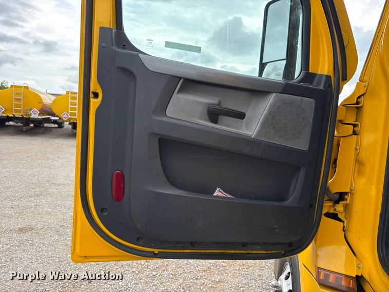 image for item FC4050 2022 Freightliner Cascadia 126 semi truck